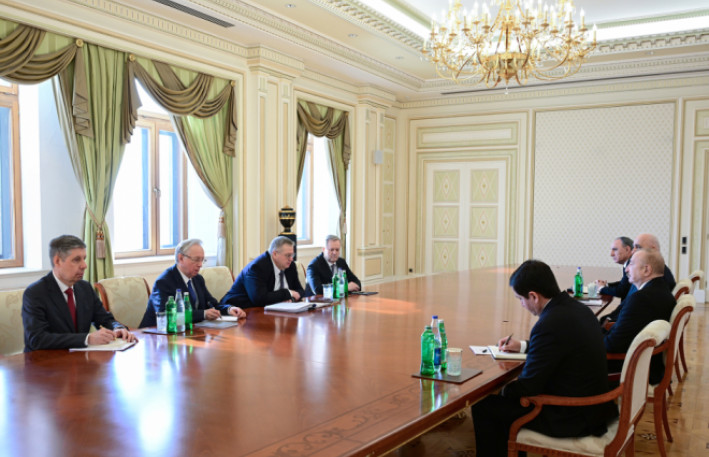 Prezident Overçukla AZAL-ın qəzaya uğramış təyyarəsi barədə danışıb, kompleks addımlar atılacaq