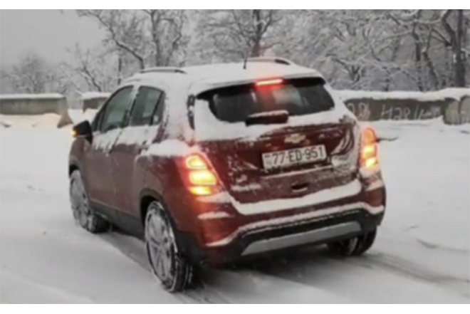 Xocalıda yollar buz bağladı - Vətəndaşlar belə xilas edildi - Video