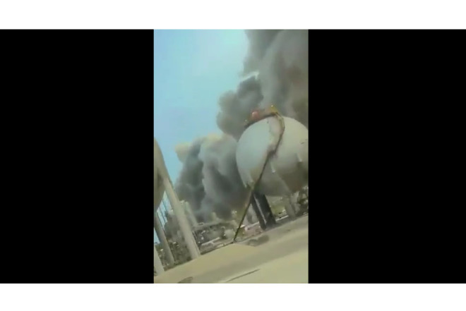 Daha bir ölkə vuruldu: İrandan neft emalı zavoduna hücum