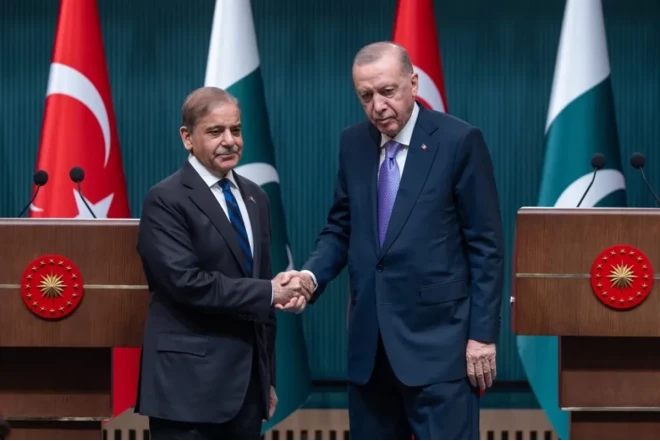 Ərdoğan Şahbaz Şəriflə regiondakı son vəziyyəti müzakirə edib 