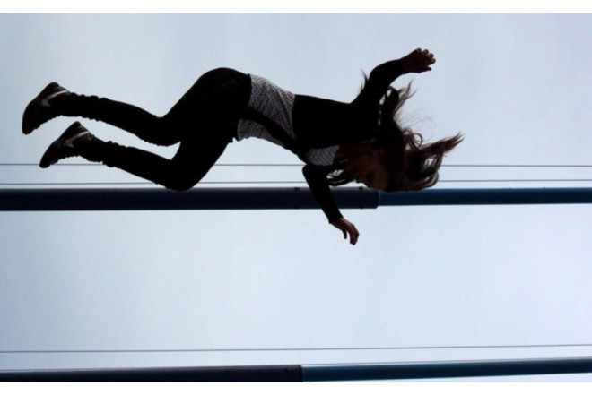 Mingəçevirdə gənc qız binanın beşinci mərtəbəsindən yıxılıb 