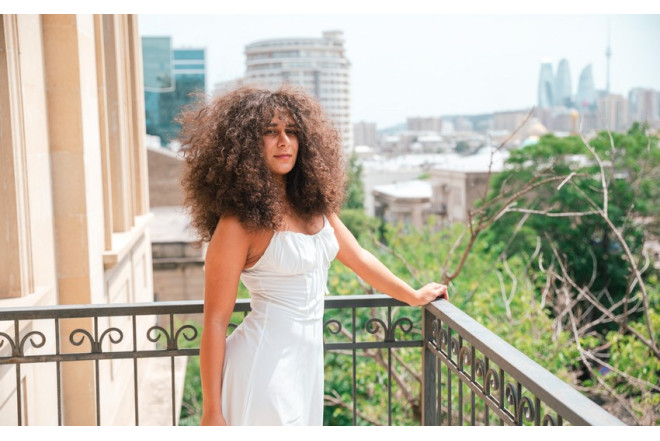 Bloger Çelsiyə görə işdən çıxarılan FHN əməkdaşının əmisi: Qız hələ də ondan əl çəkmir