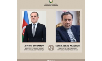 Əraqçi Ceyhun Bayramova zəng edib 