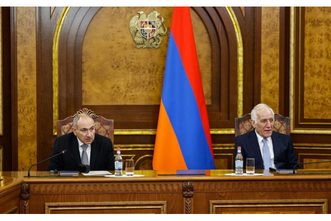 Paşinyan TŞ-nin iclasını keçirib 