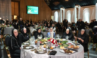 Leyla Əliyeva şəhid ailələri ilə birlikdə iftar süfrəsində iştirak edib FOTO