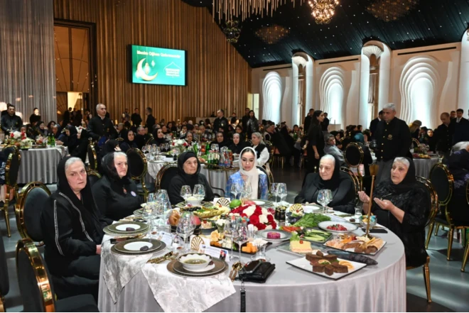 Leyla Əliyeva şəhid ailələri ilə birlikdə iftar süfrəsində iştirak edib FOTO