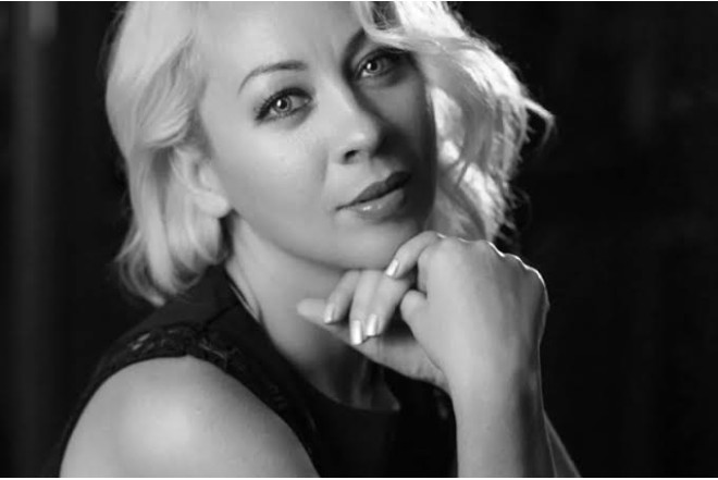 Rusiyalı aktrisa övladı ilə birgə qəzada öldü