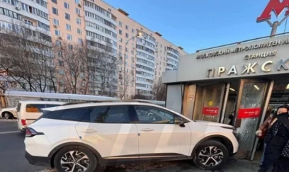 Azərbaycan səfirliyinin avtomobili Moskvada qəzaya düşüb 