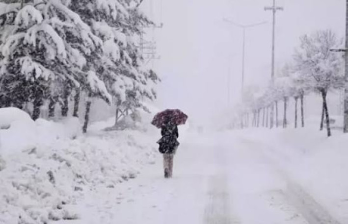 FAKTİKİ HAVA: Bu ərazidə qar örtüyünün hündürlüyü bir metri keçib 