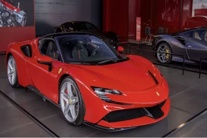 Sosial yardım alan evsiz kişi 250 min dollarlıq Ferrari sürəndə saxlanıldı 
