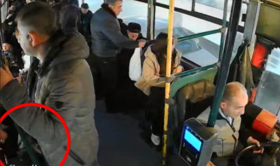 Avtobusda digər sərnişinin pul kisəsini belə ələ keçirdi - Saxlanıldı+Video