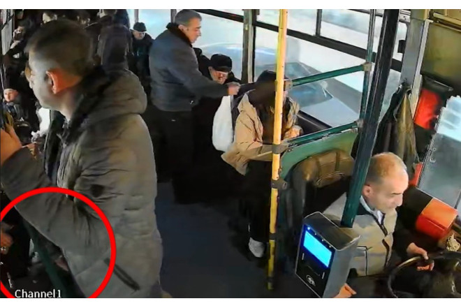 Avtobusda digər sərnişinin pul kisəsini belə ələ keçirdi - Saxlanıldı+Video