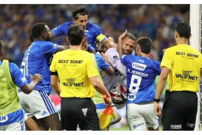 Braziliya futbolunda 23 qırmızı kart 