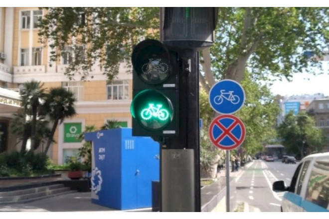 Bu işıqforlara velosiped bölmələri quraşdırıldı - VİDEO