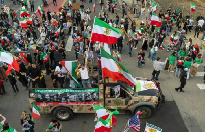 İndiki  vəziyyətdə biz İrana qarşı nə etməliyik? 