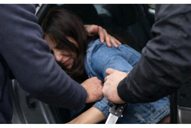 Qaçırdığı qızı zorla videoya çəkdi - Dostları ilə birgə tutuldu 