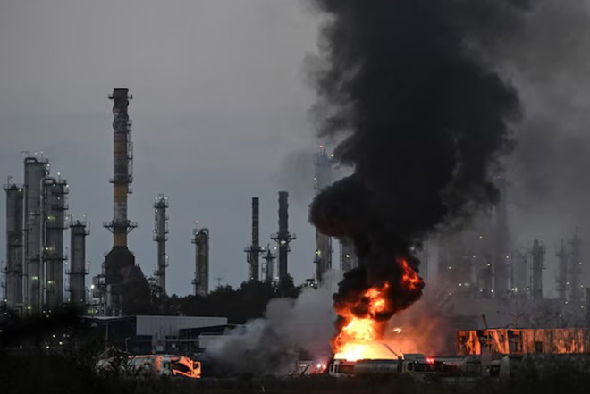 İran İsraildə neft infrastrukturuna zərbələr endirdi 