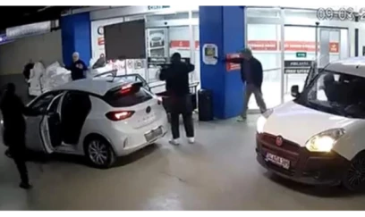 Silahlı şəxslər ticarət mərkəzində qarət olub- 20 milyon