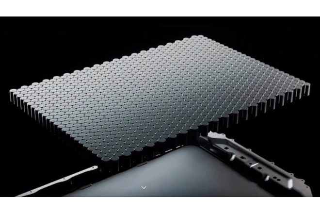 Tesla 100 il işləyə biləcək avtomobil batareyasını təqdim edib 