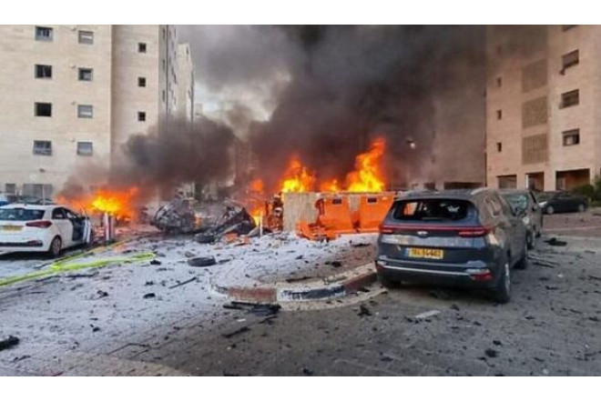 Təl-Əviv raketlə vuruldu, dağıntılar meydana gəldi 