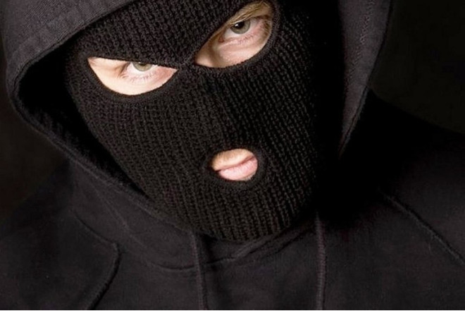 Şagirdin "iPhone"unu oğurlayıb 25 manata satdı 