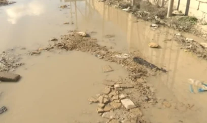 Su borusu PARTLADI: İçməli su küçəyə axdı