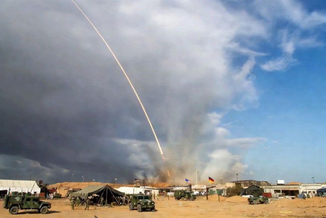 İraqın Ərbil şəhərindəki İtaliya hərbi bazası raketlə vuruldu - FOTO