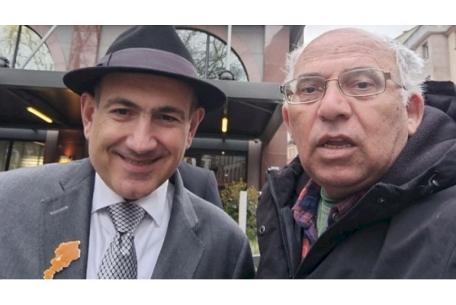 Paşinyan azərbaycanlı jurnalistlə bir arada 