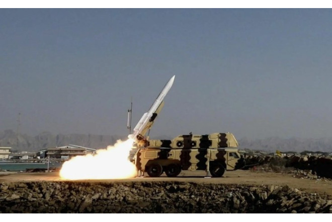 İranın İsrailə növbəti raket zərbəsi: 60 nəfər yaralandı - VİDEO