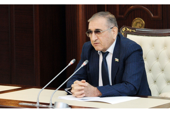 Deputat məmurlara qəzəbləndi: İnsanları işsiz qoyurlar! 