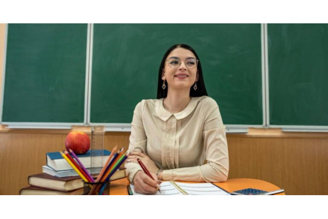 Bu müəllimlərə şad xəbər - Maaşdan əlavə 500 manat alacaqlar 