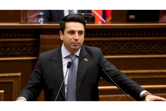 Alen Simonyan İstanbula gedir 