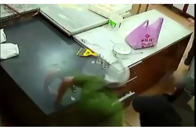 Türkiyədəki güclü zəlzələnin baş vermə anı - VİDEO