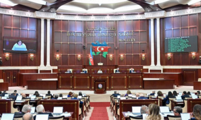 Milli Məclisin plenar iclası başlayıb, Baş nazir hesabat verəcək 