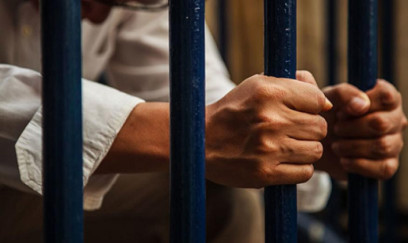 Xanım tanışını gecə evlərinə gətirdi, atasını döydü, həbs edildi 