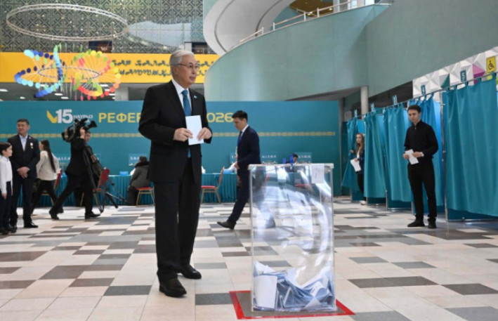 Qazaxıstan Prezidenti referendumda səs verdi - FOTO