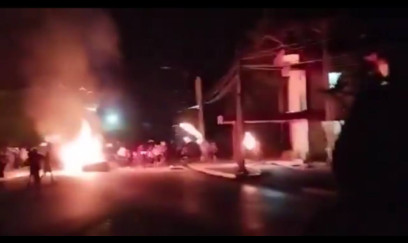 Kubada etirazçılar Kommunist Partiyasının binasını dağıtdılar - VIDEO