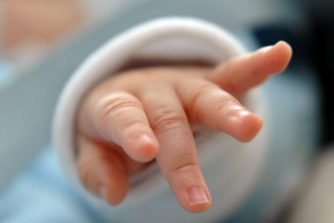 Ana körpə qızını yaşlı qadının evində atıb gedib - 