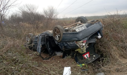 Qusarda avtomobil aşdı - YARALILAR VAR  - FOTO