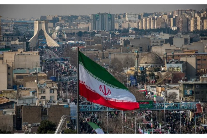 İranın yuxarı eşalonu ölkədən qaçır: Yüksək rütbəli rəsmilərin ailələri Omanda gizlənir