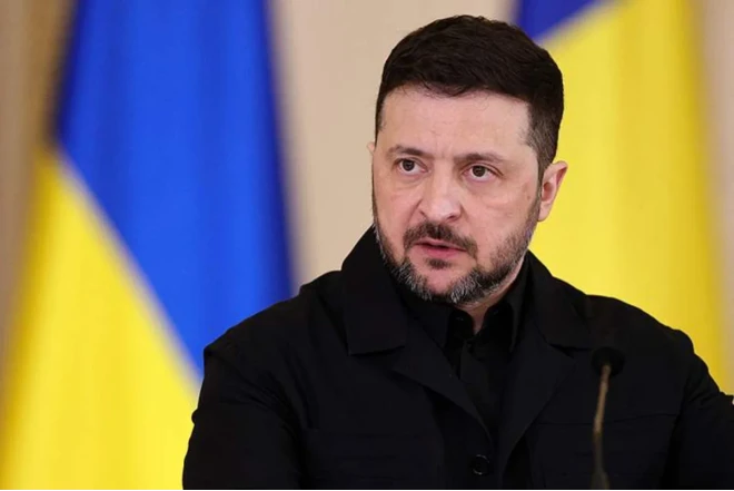 Zelenski deputatları cəbhəyə göndərməklə hədələdi 