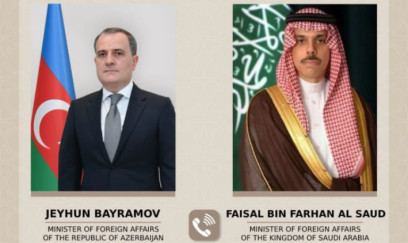 Ceyhun Bayramov səudiyyəli həmkarı ilə Yaxın Şərqdəki vəziyyəti müzakirə edib 