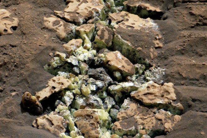 “Curiosity” Marsda saf kükürd kristalları aşkar edib 