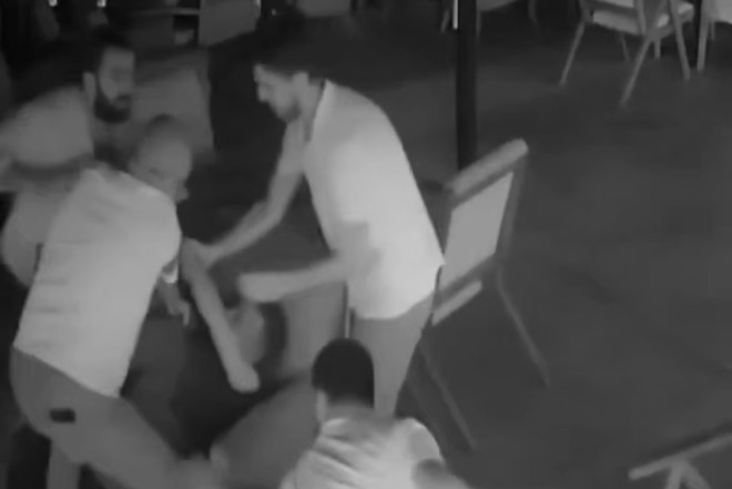 Restoranın işçiləri küçədə güllələndi 