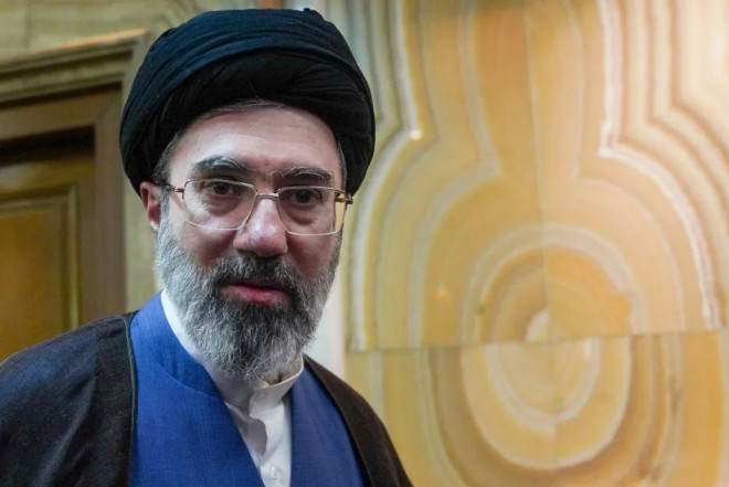 Xamenei komadadır: ayağını itirib, qaraciyəri zədələnib 