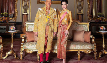 Kral və kraliça təyyarəni özləri idarə edir 