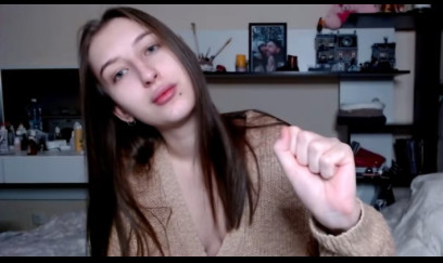 Xaricdəki şantaj qrupunun görüntülərindən istifadə etdiyi qız kimdir? – VİDEO