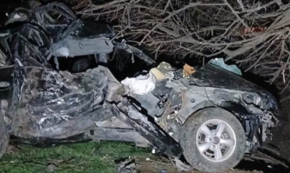 Ağdamda avtomobil ağaca çırpılıb: Ölən və xəsarət alan var