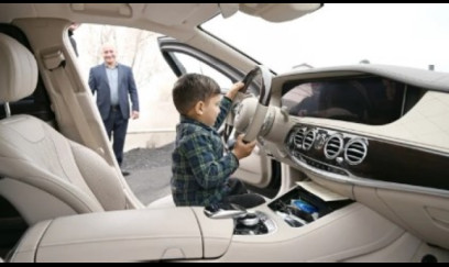 Qarabağa qayıdan azyaşlı Prezidentin maşınında 