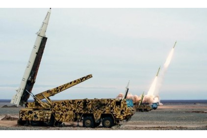 İran İsrailin hərbi obyektlərinə zərbələr endirdi - Video 